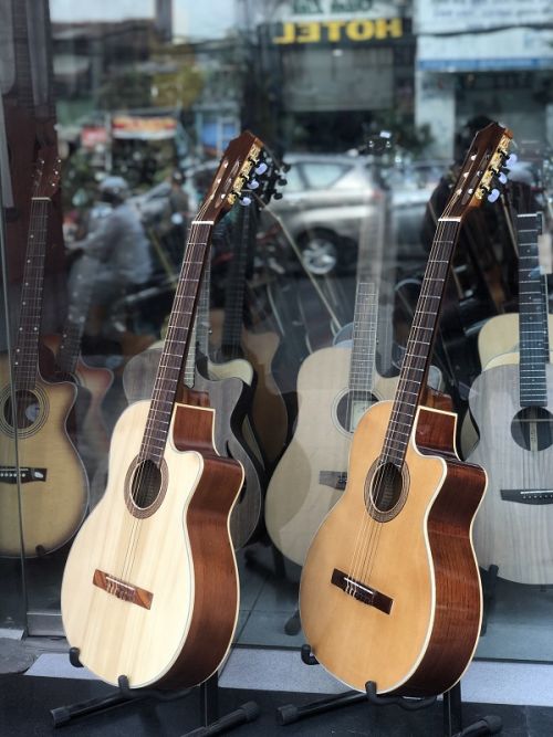 Guitar classic gỗ hồng đào Việt Nam