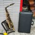 Kèn alto saxophone Saiger Professional màu bạc và đen giả cổ