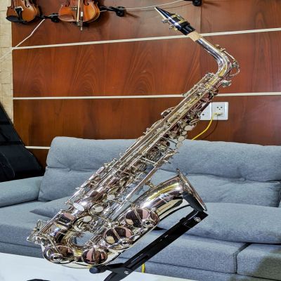 Kèn Alto Saxophone màu trắng hãng Saiger SAS-700WH