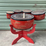 Dàn trống chèo văn dân tộc đứng đánh